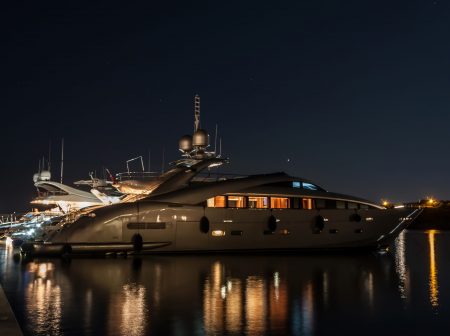 Luxurious Yacht Luxurious Yacht